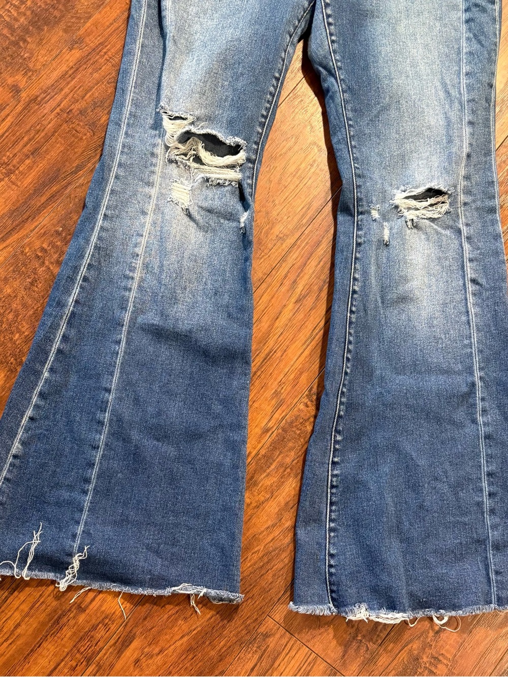 Flying Monkey women’s size 31 distressed flare jeans - Picture 2 of 6